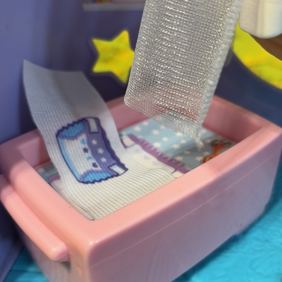 PRE OWNED LOT OF FISHER PRICE LITTLE PEOPLE CUDDLE AND PLAY SET AND WORKING CAR - Picture 10 of 15